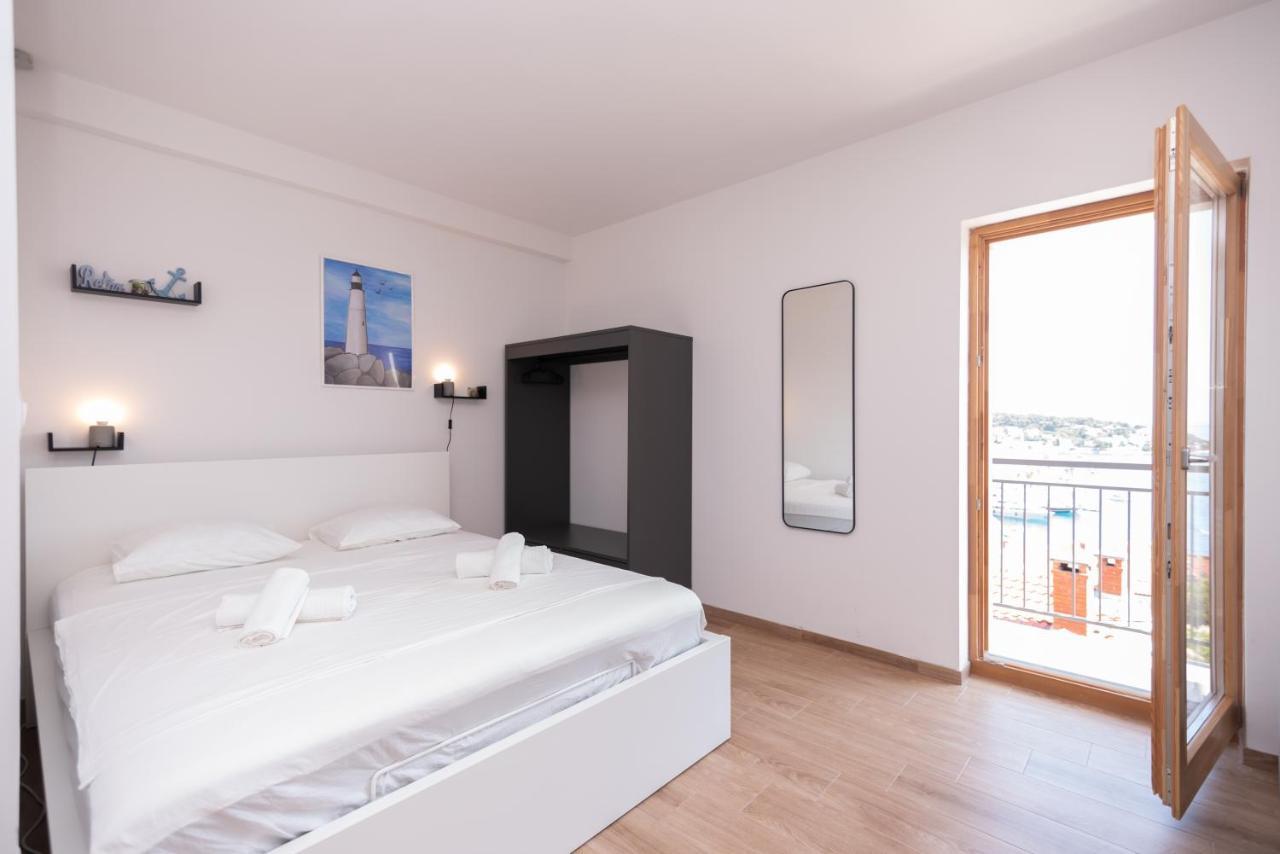 Brand New Apt W Balcony & Perfect Seaview At Center Hvar Town Buitenkant foto